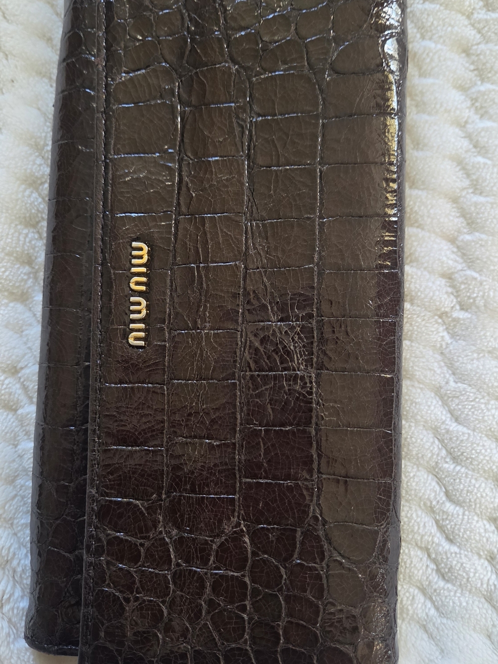 Miu Miu Croc-Embossed Leather Key & Card Holder in Dark Brown with Gold Logo - Picture 7 of 16